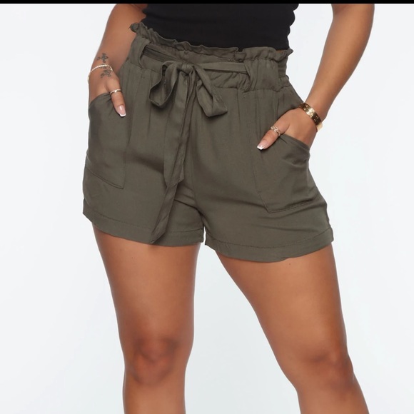 Womens Green paper bag shorts large - Picture 2 of 5